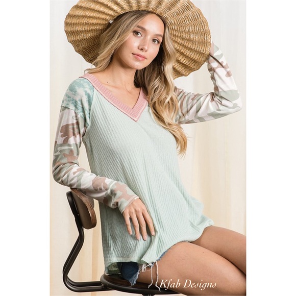 LAST 1! V Neck Super Soft Camo/Tie Dye Color Block Pastel Top! - Picture 5 of 10